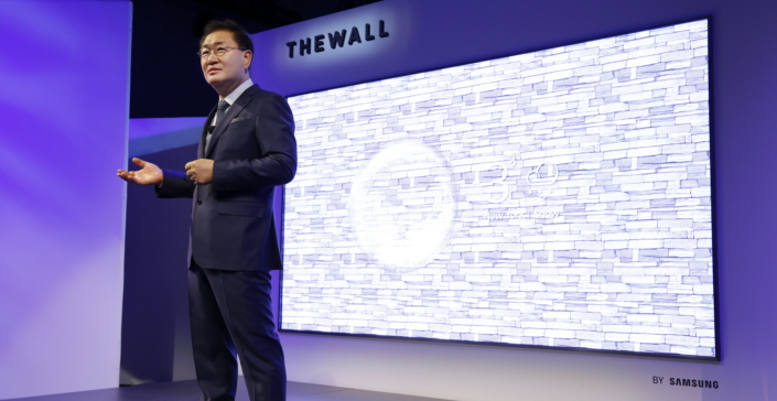 CES 2018: Samsung trình làng TV dán tường 'The Wall'